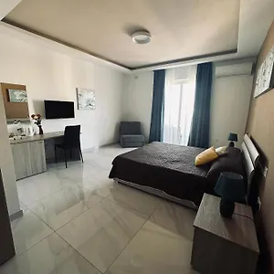https://room-with-seaview-and-private-bathroom.qawrahotelsmalta.org